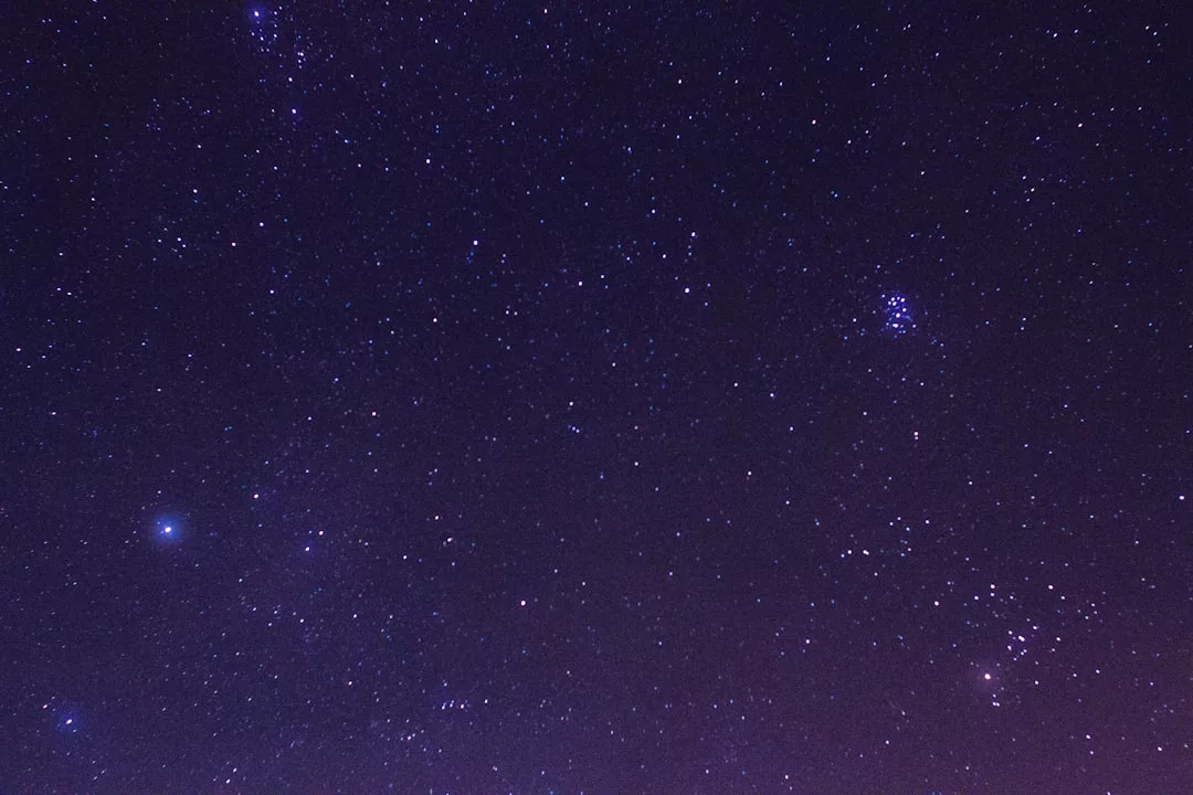 A clear night sky filled with numerous stars scattered against a dark blue and purple background, evoking the luxury of Glamesia’s celestial lifestyle.